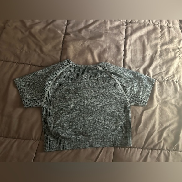 Compression crop tee - Picture 2 of 3